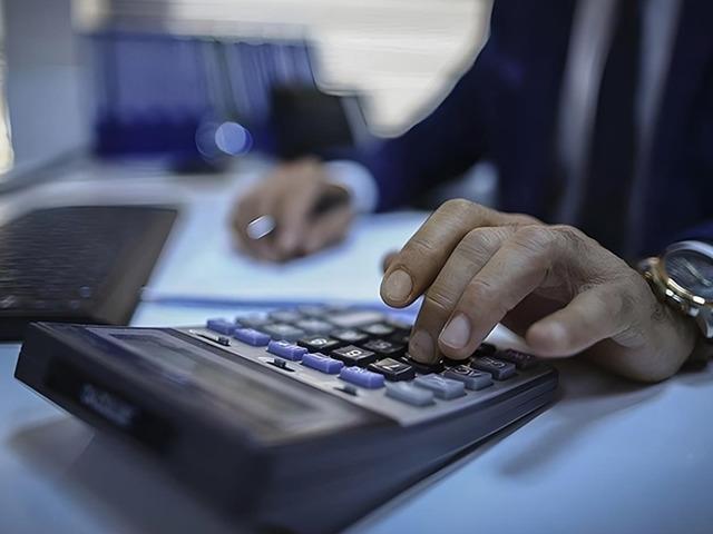 Yeni vergi paketi Resmi Gazete'de: Ara&ccedil; satışında artık har&ccedil; alınacak, emlak vergisinde oran değişti