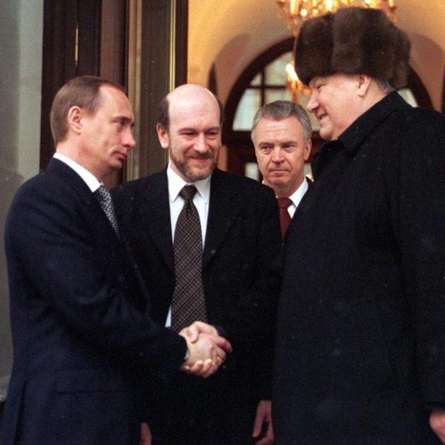 Putin(solda) ve Boris Yeltsin (sağda)