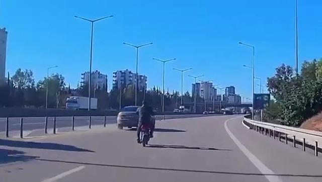 Otoyolda bisikletli tehlikesi: Kazaya ramak kaldı 1