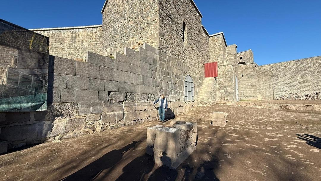 100 yıldır toprak altındaydı! Diyarbakır surlarının kayıp kısmı bulundu!  3