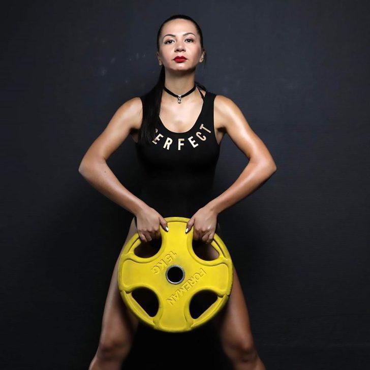 Rus öğretmenden skandal hareket! Öğrencilerine deri kıyafetler giydirip… G5