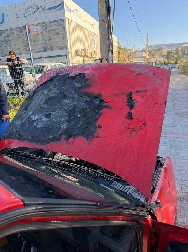 Alanya&rsquo;da seyir halindeki otomobil alev aldı 1