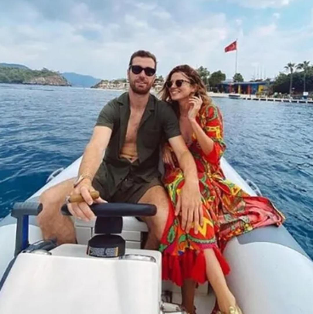 Ezgi Ey&uuml;boğlu kimdir? Ezgi Ey&uuml;boğlu sevgili listesi kabarık: Hepsi &uuml;nl&uuml; isimler... 3