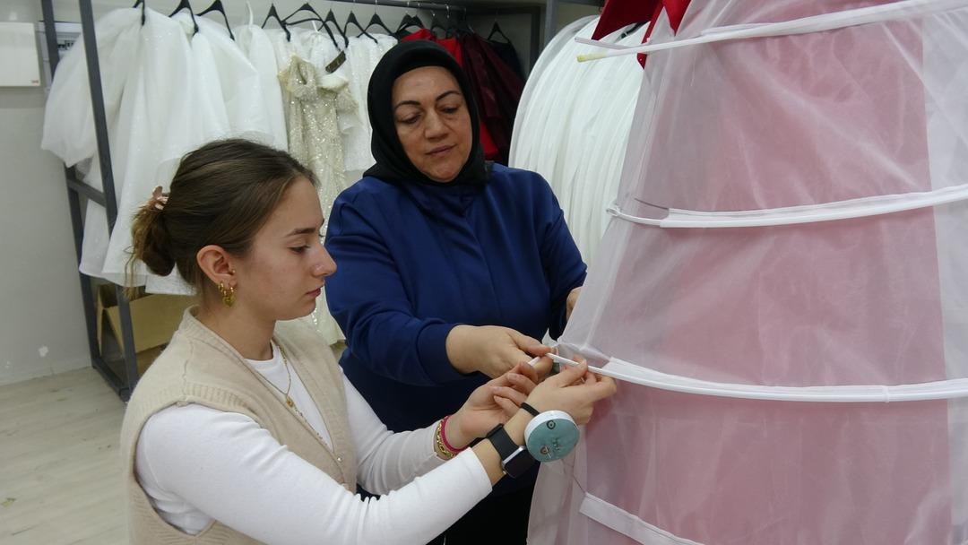 Hurdacıdan aldığı dikiş makinesi ve kiraladığı gelinlik hayatını değiştirdi! 2