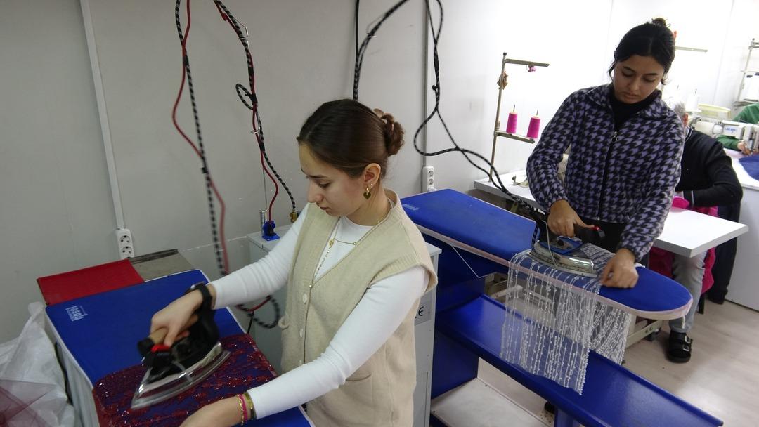 Hurdacıdan aldığı dikiş makinesi ve kiraladığı gelinlik hayatını değiştirdi! 4