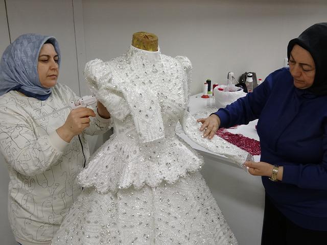 Kiraladığı gelinlik hayatını değiştirdi!