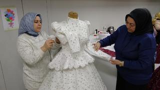 Hurdacıdan aldığı dikiş makinesi ve kiraladığı gelinlik hayatını değiştirdi!