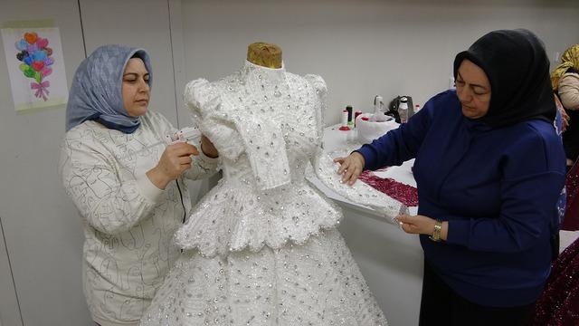 Hurdacıdan aldığı dikiş makinesi ve kiraladığı gelinlik hayatını değiştirdi!