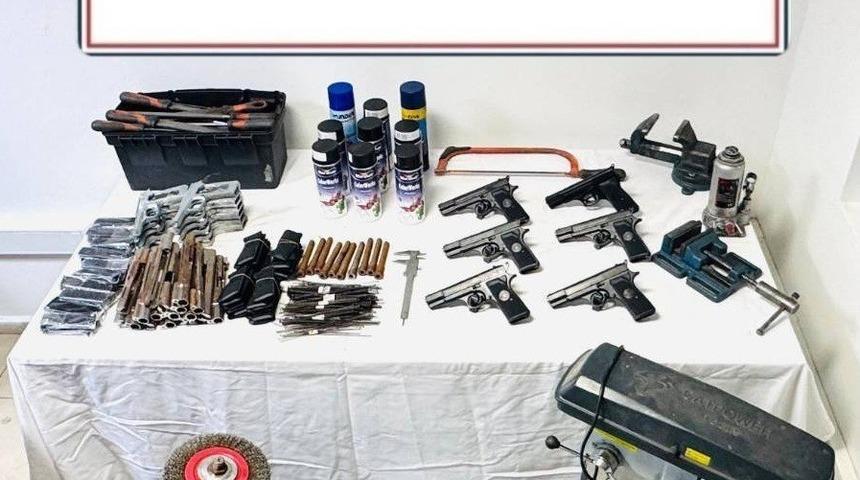 Kocaeli&rsquo;de silah imalathanesine d&ouml;n&uuml;şt&uuml;r&uuml;len adrese operasyon