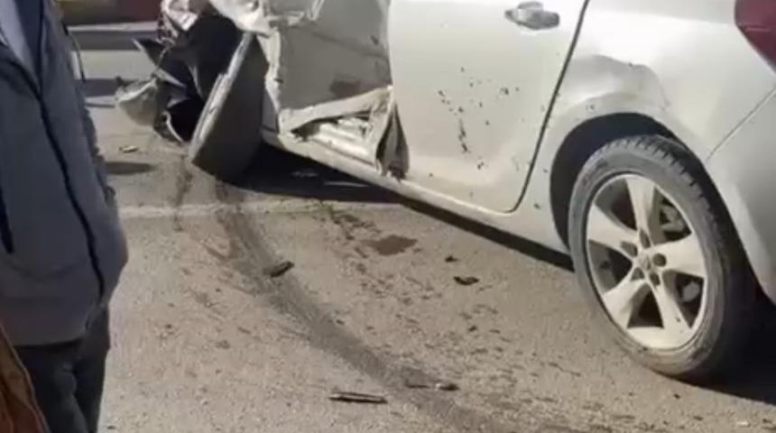 Siirt&rsquo;te otomobil ile kamyonet &ccedil;arpıştı: 2 yaralı