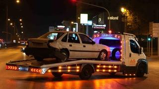 Kontrolden çıkan otomobil zincirleme kazaya neden oldu