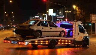 Kontrolden &ccedil;ıkan otomobil zincirleme kazaya neden oldu