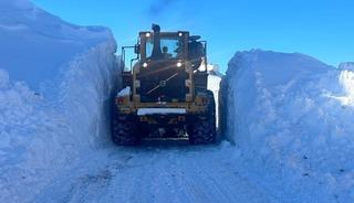 Y&uuml;ksekova&rsquo;da 3 metrelik karla zorlu m&uuml;cadele