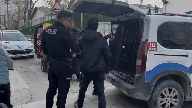 Eşine kızdı, evi yaktı mahalleli ayağa kalktı