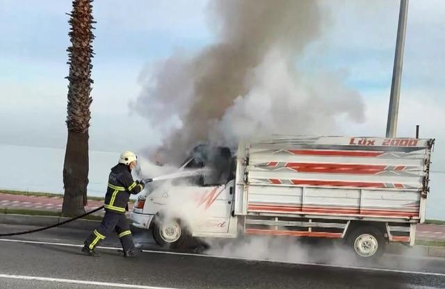 Ordu&rsquo;da seyir halindeki kamyonet yandı 1