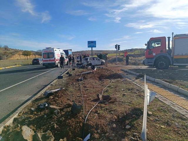 Mazıdağı&rsquo;nda feci kaza: Genel cerrahi uzmanı ağır yaralandı 3