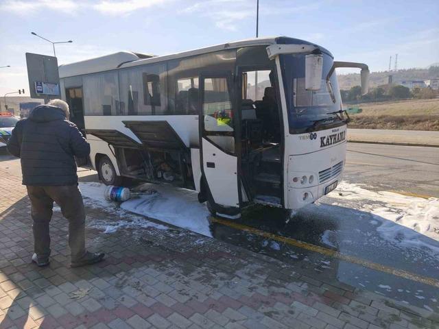 Seyir halindeki iş&ccedil;i servisi alev aldı 2