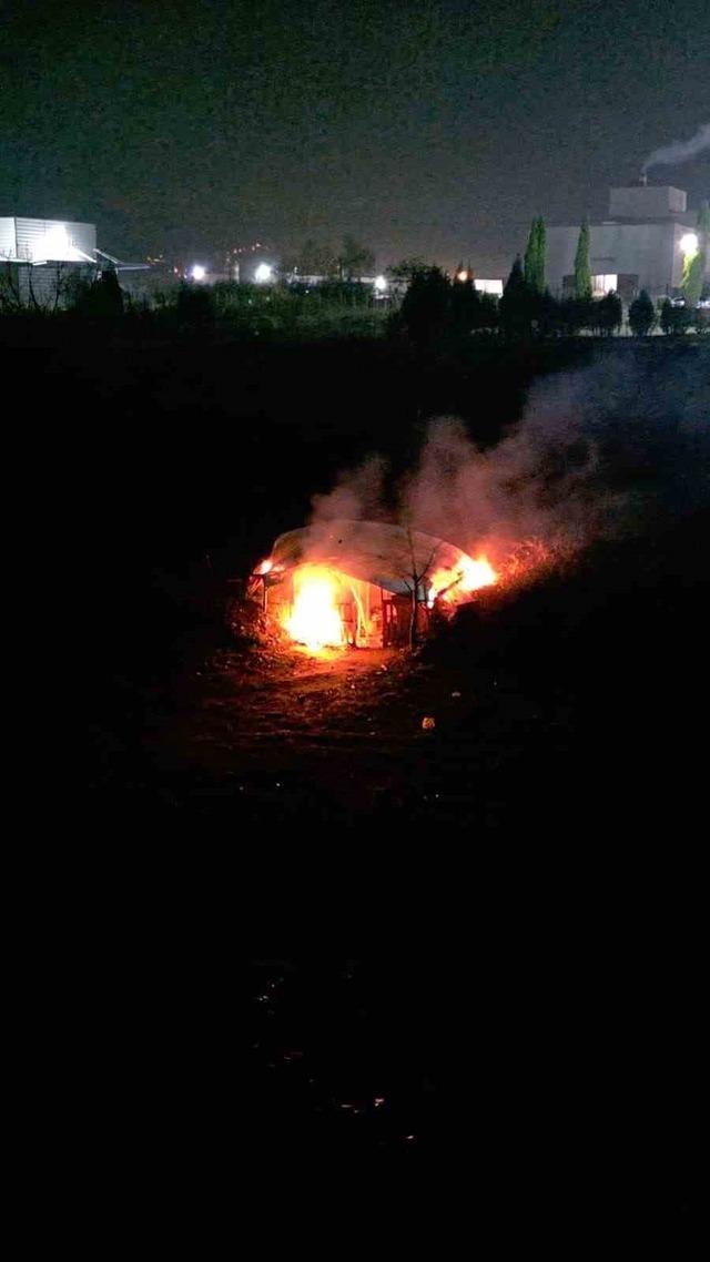 Alkoliklerin mesken tuttuğu baraka alev alev yandı 4