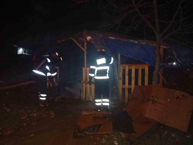 Alkoliklerin mesken tuttuğu baraka alev alev yandı 1
