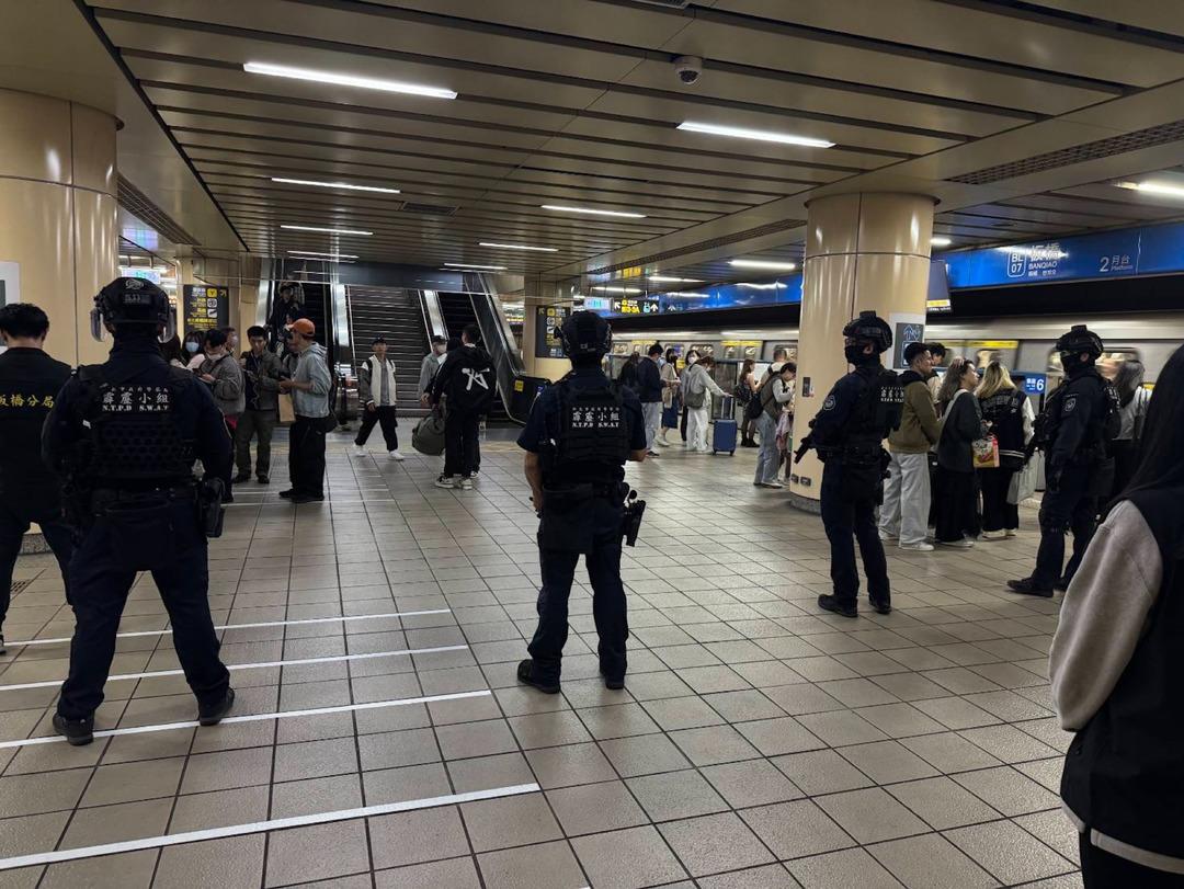Tayvan metrosunda sis bombalı ve bı&ccedil;aklı saldırı: &Ouml;l&uuml; ve &ccedil;ok sayıda yaralı var 5