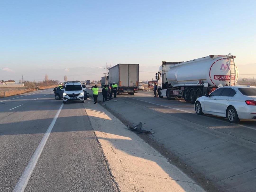 Konya da &uuml;&ccedil; ara&ccedil;lı zincirleme kaza: 1 yaralı 1