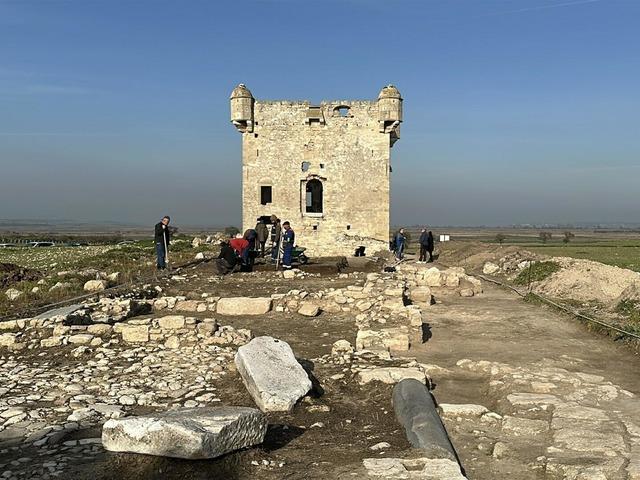 Tarihi k&ouml;şk&uuml;n kalıntıları ortaya &ccedil;ıktı! Osmanlı'dan par&ccedil;alar var