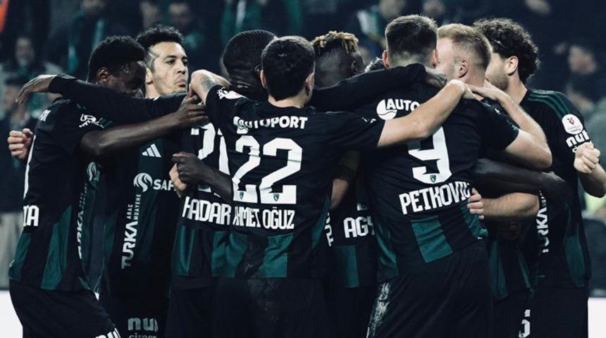 Kocaelispor kazanmaya devam ediyor! Sel&ccedil;uk İnan seriyi s&uuml;rd&uuml;rd&uuml;