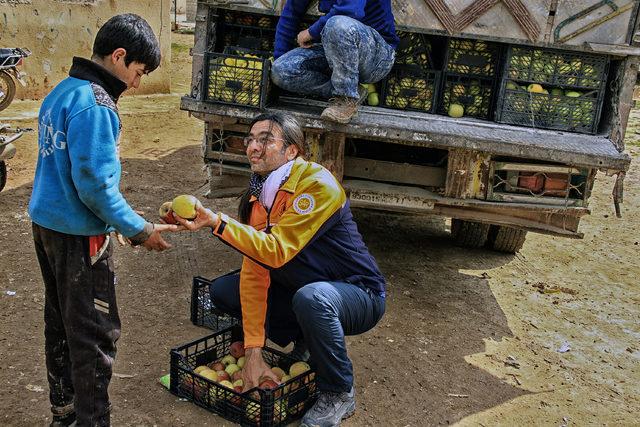 'Zeytin Dalı Harekatı' ile teröristlerden temizlenen köylere AFAD'dan yardım 