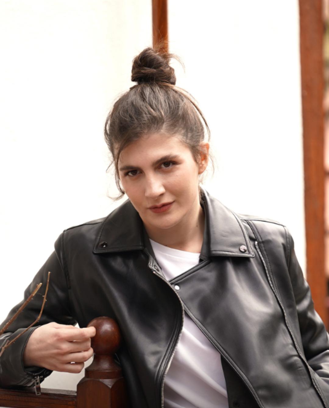 Taşacak Bu Deniz e savcı Feride geldi! Naz &Ccedil;ağla Irmak ka&ccedil; yaşında? Annesi de &ccedil;ok &uuml;nl&uuml; 3