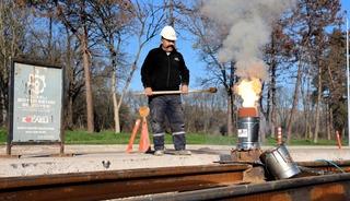 Kartepe Tramvay Hattı&rsquo;nda raylar kaynak ile birleşiyor