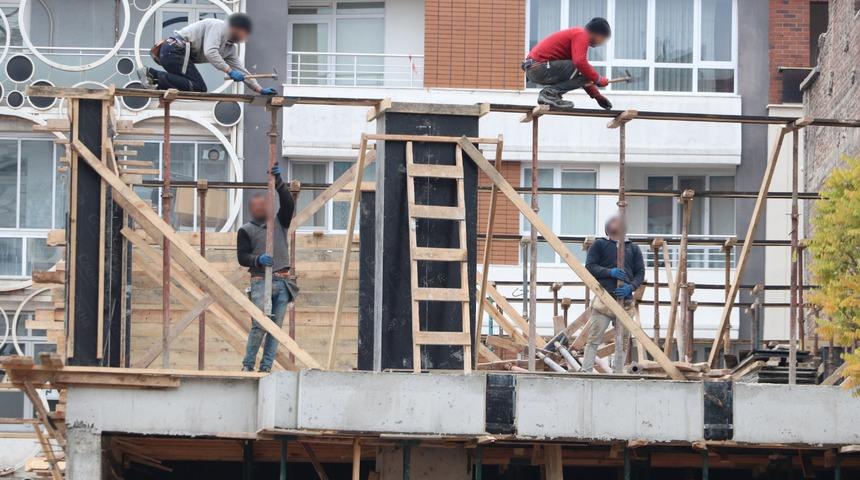 İş g&uuml;venliği yok sayıldı: İki inşaatta riskli &ccedil;alışma