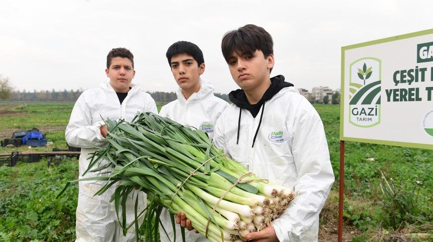 Osmangazi&rsquo;de pırasa hasadıyla doğallık sofralara taşınıyor