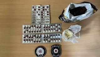 3 kişinin &uuml;st&uuml;nde 71 sentetik ecza hap ele ge&ccedil;irildi