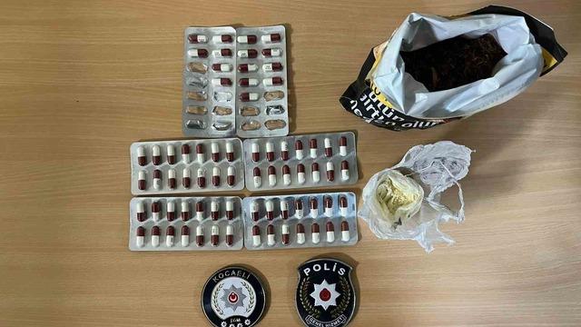 3 kişinin üstünde 71 sentetik ecza hap ele geçirildi