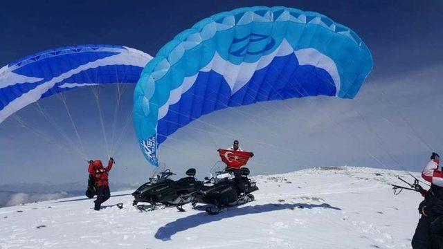 Gediz Muratdağı Termal Kayak Merkezi’nde ’paraşüt ve kayak’ keyfi