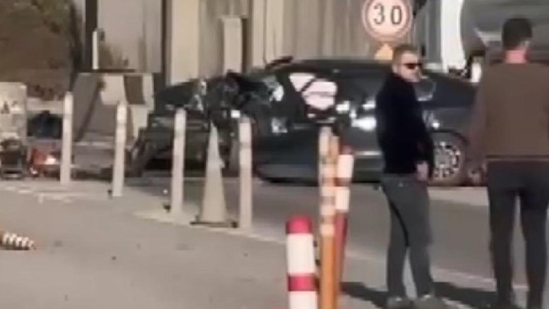 TEM de feci kaza! Gişenin beton bariyerine çarptı; Anne ile oğlu öldü 1