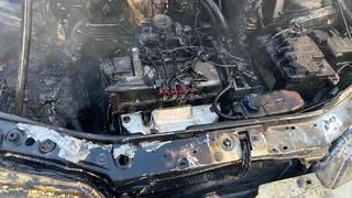 Kars'ta seyir halindeki otomobil alev aldı