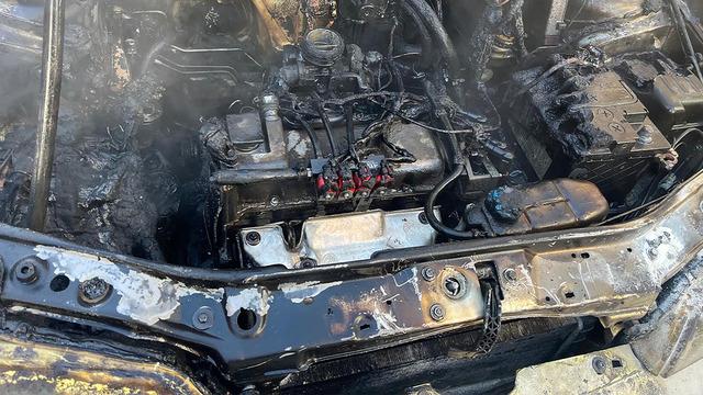 Kars'ta seyir halindeki otomobil alev aldı