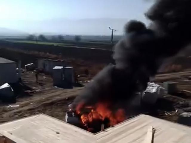 Elazığ&rsquo;da park halindeki ara&ccedil; alev alev yandı