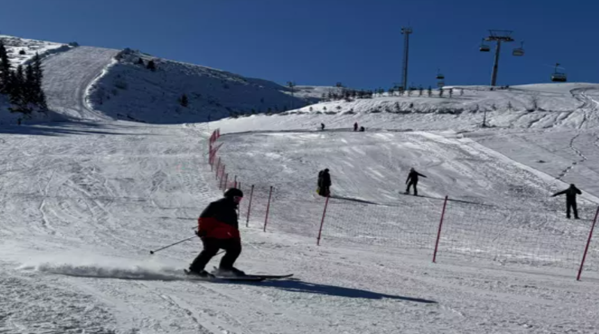 Hakkari'deki Mergab&uuml;tan Kayak Merkezi'nde sezon a&ccedil;ıldı