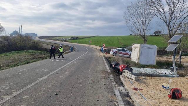 Tekirdağ'da motosiklet, yol kenarındaki tel çite çarptı; 1 ölü, 1 yaralı