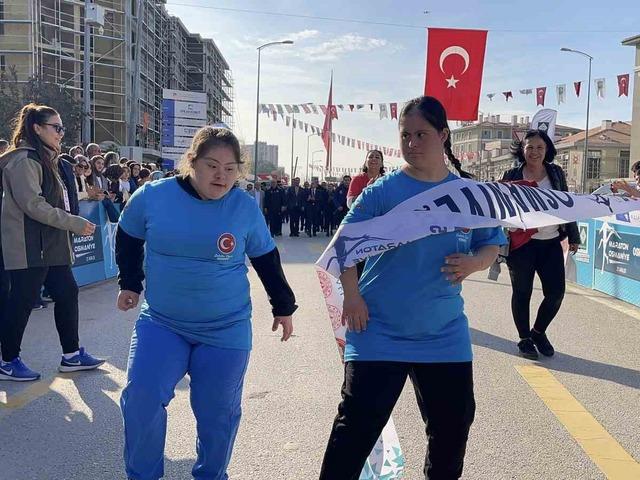 Osmaniye&rsquo;de kaybedeni olmayan maraton d&uuml;zenlendi