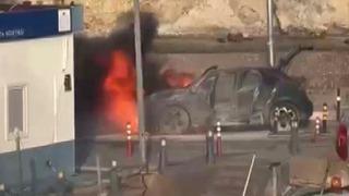 Şile Limanı'nda bir araç alevlere teslim oldu