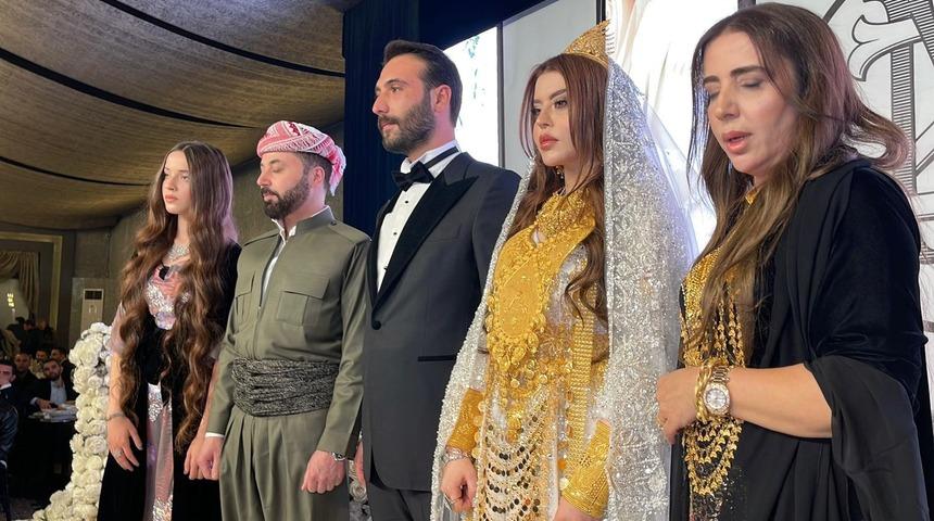 Şanlıurfa&rsquo;da aşiret d&uuml;ğ&uuml;n&uuml;nde geline kilolarca altın takıldı