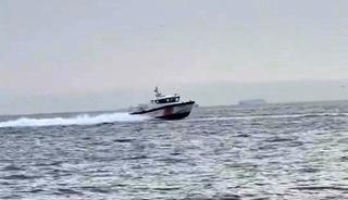 &Ccedil;eşme a&ccedil;ıklarında m&uuml;lteci hareketliliği: Sahil G&uuml;venlik m&uuml;lteci botunu takip etti