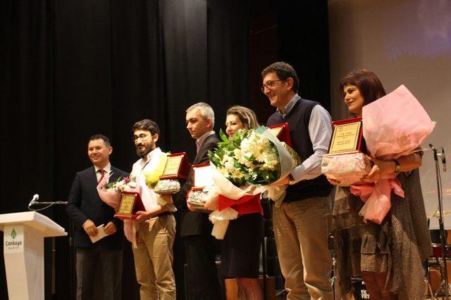 Manisalı sağlıkçılar Ankara’dan ödülle döndü