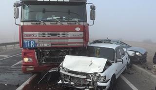 Aksaray'da 5 ara&ccedil;lı zincirleme 'sis' kazası: 1 yaralı