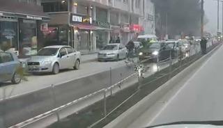 Sinop'ta yola d&ouml;k&uuml;len kaygan madde zincirleme kazaya neden oldu