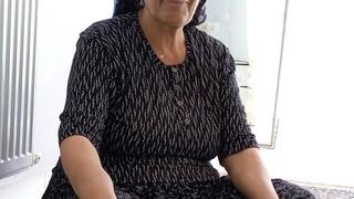 Otomobilin çarptığı kadın hayatını kaybetti