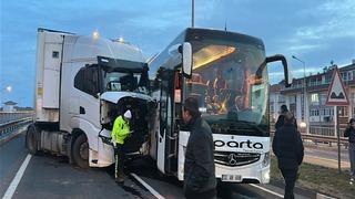 Kütahya’da 3 aracın karıştığı zincirleme kaza; 3 yaralı